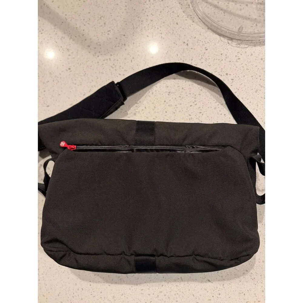Crumpler Pinnacle of Horror Messenger Laptop Bag Olive Roll Top Crossbody